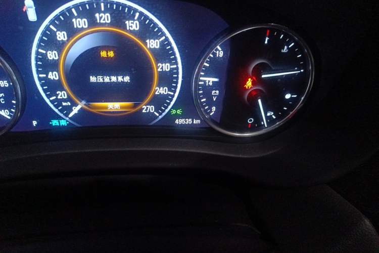 Used Buick Envision 2018 28T Four-Wheel Drive Luxury Model Odometer Close Up