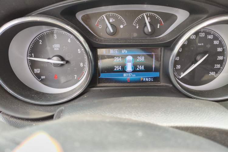 Used Buick Envision 2018 20T Two-Wheel-Drive Elite Model Odometer Close Up