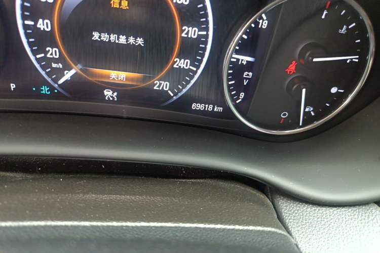 Used Buick Envision 2018 28T Four-Wheel Drive Luxury Model Odometer Close Up
