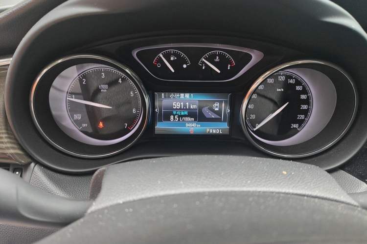 Used Buick Envision 2018 20T Two-Wheel-Drive Elite Model Odometer Close Up
