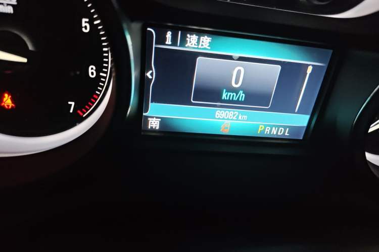 Used Buick Envision 2018 28T Four-Wheel Drive Elite Version Odometer Close Up