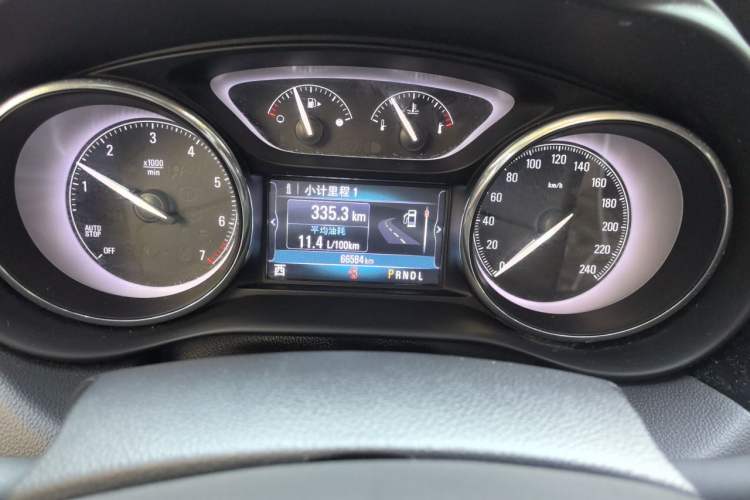 Used Buick Envision 2018 28T Four-Wheel Drive Elite Version Odometer Close Up