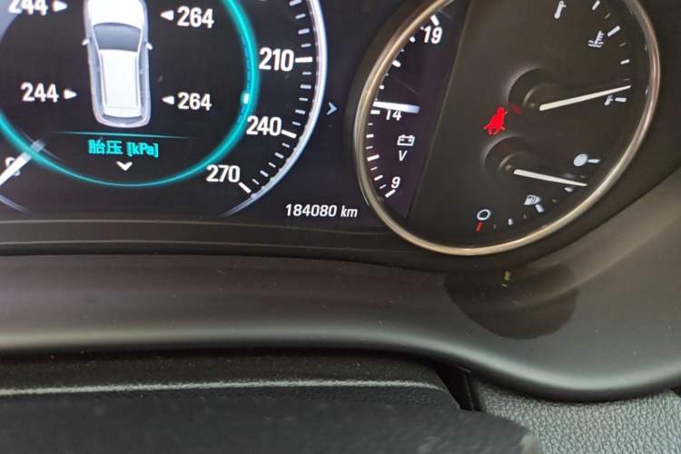 Used Buick Envision 2018 28T Four-Wheel Drive Luxury Model Odometer Close Up