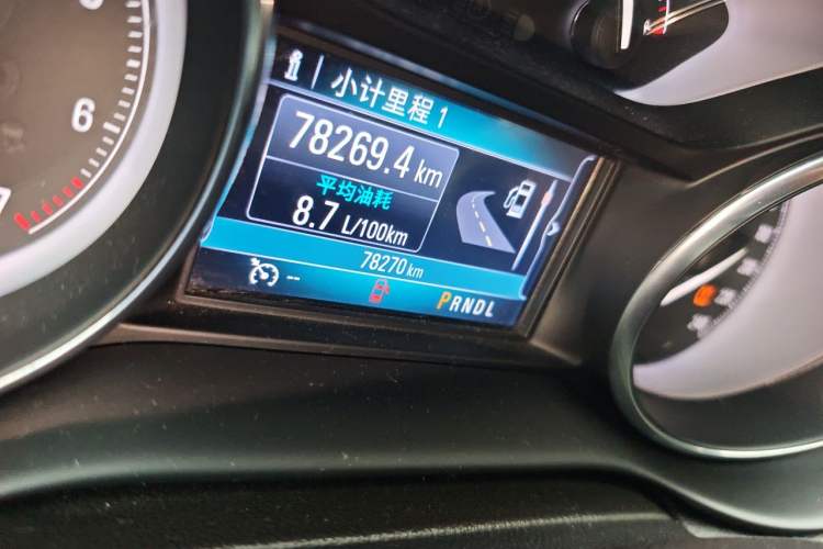 Used Buick Envision 2018 20T Two-Wheel-Drive Elite Model Odometer Close Up