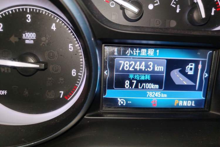 Used Buick Envision 2018 20T Two-Wheel-Drive Elite Model Odometer Close Up