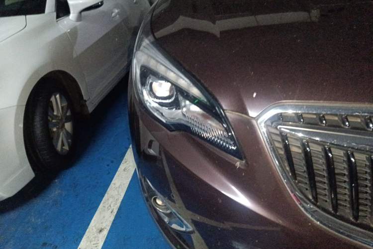 Used Buick Envision 2018 28T Four-Wheel Drive Luxury Model Right Front Headlight