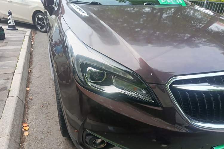 Used Buick Envision 2018 28T Four-Wheel Drive Luxury Model Right Front Headlight