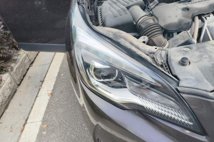 Used Buick Envision 2018 28T All-Wheel-Drive Versatile Sports Flagship Model Right Front Headlight