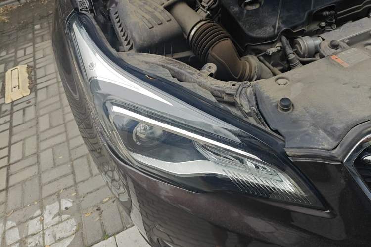 Used Buick Envision 2018 20T Two-Wheel-Drive Elite Model Right Front Headlight