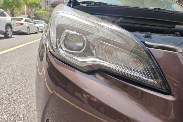 Used Buick Envision 2018 28T All-Wheel-Drive Versatile Sports Flagship Model Right Front Headlight