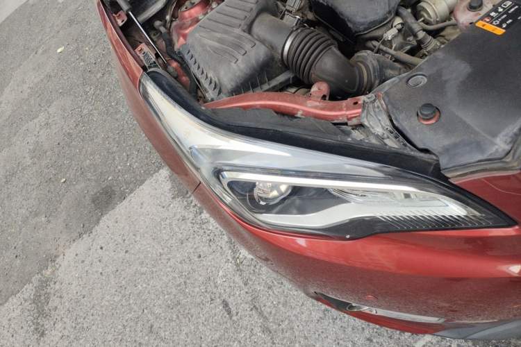 Used Buick Envision 2018 20T Two-Wheel-Drive Elite Model Right Front Headlight