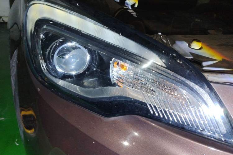 Used Buick Envision 2018 20T Two-Wheel-Drive Elite Model Right Front Headlight