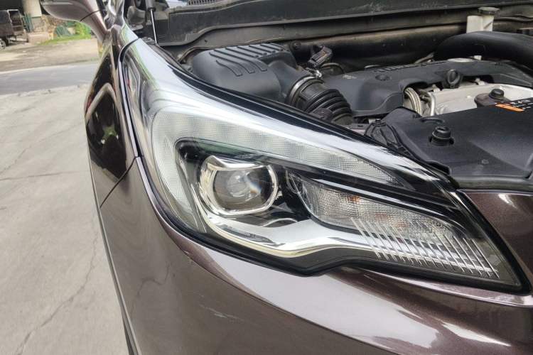 Used Buick Envision 2018 28T All-Wheel-Drive Versatile Sports Flagship Model Right Front Headlight