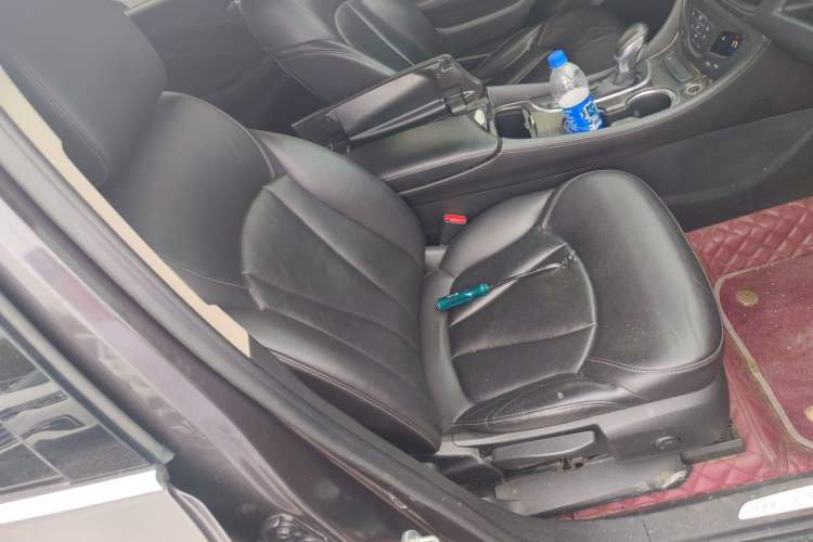 Used Buick Envision 2018 20T Two-Wheel-Drive Elite Model Right Front Seat