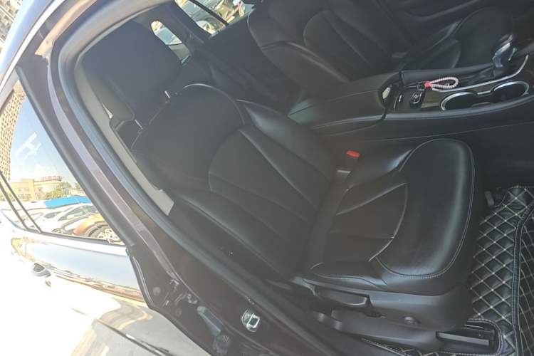 Used Buick Envision 2018 20T Two-Wheel-Drive Elite Model Right Front Seat