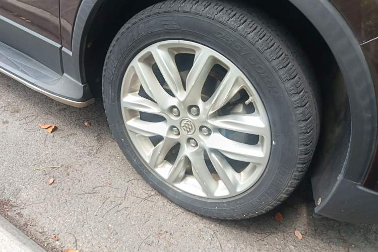 Used Buick Envision 2018 28T Four-Wheel Drive Luxury Model Right Front Wheel Hub