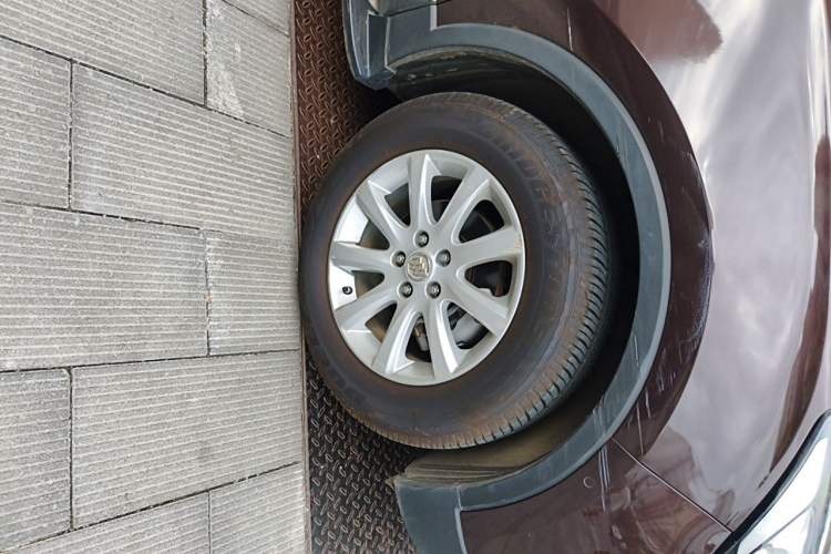 Used Buick Envision 2018 20T Two-Wheel Drive Luxury Model Right Front Wheel Hub