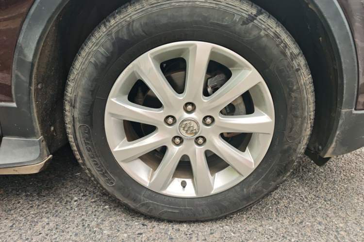 Used Buick Envision 2018 20T Two-Wheel-Drive Elite Model Right Front Wheel Hub