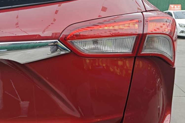 Used Buick Envision 2018 20T Two-Wheel-Drive Elite Model Right Rear Taillight