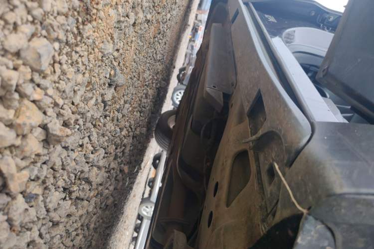 Used Buick Envision 2018 20T Two-Wheel-Drive Elite Model Right Side Sill