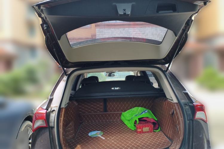 Used Buick Envision 2018 20T Two-Wheel-Drive Elite Model Trunk
