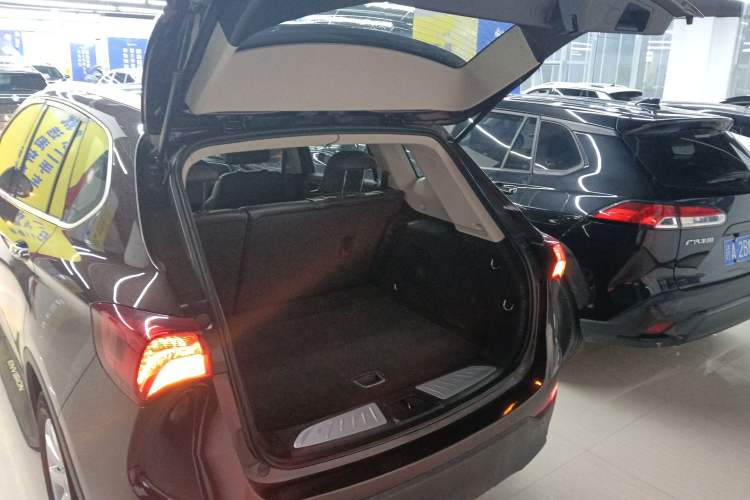 Used Buick Envision 2018 20T Two-Wheel-Drive Elite Model Trunk