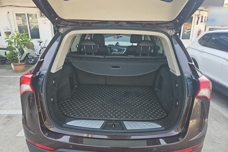Used Buick Envision 2018 20T Two-Wheel-Drive Elite Model Trunk