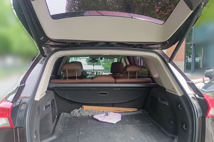 Used Buick Envision 2018 28T Four-Wheel Drive Luxury Model Trunk