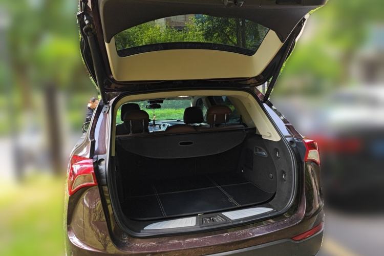 Used Buick Envision 2018 28T Four-Wheel Drive Luxury Model Trunk