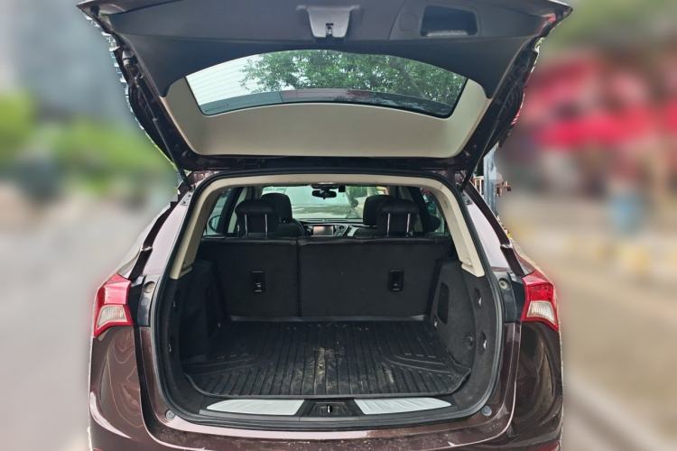 Used Buick Envision 2018 20T Two-Wheel-Drive Elite Model Trunk