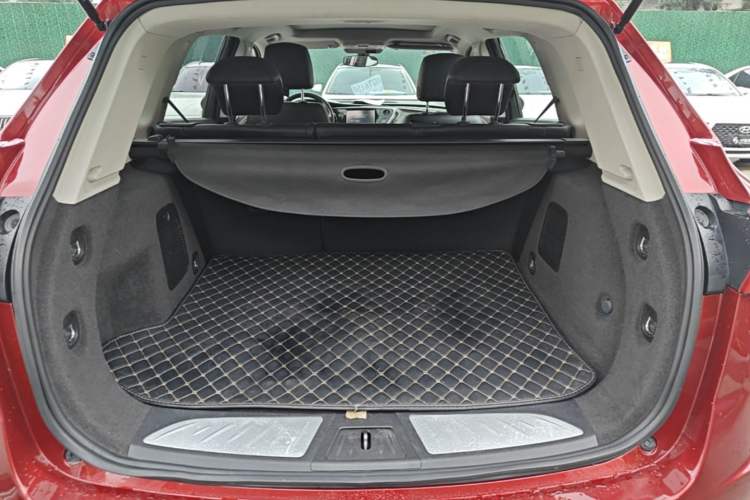 Used Buick Envision 2018 20T Two-Wheel-Drive Elite Model Trunk