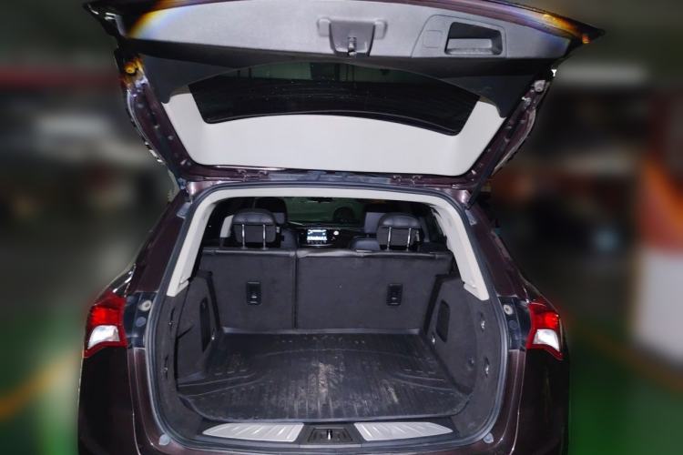 Used Buick Envision 2018 20T Two-Wheel-Drive Elite Model Trunk