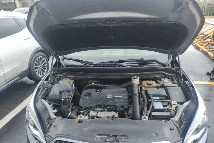Used Buick Envision 2018 20T Two-Wheel-Drive Elite Model Engine Bay