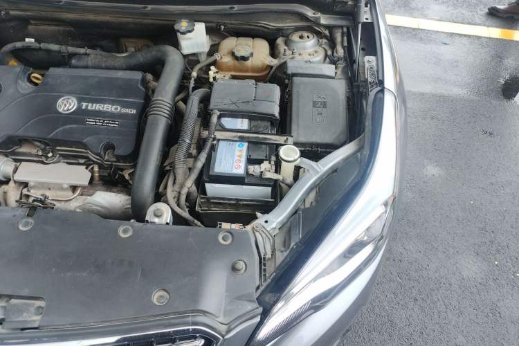 Used Buick Envision 2018 20T Two-Wheel-Drive Elite Model Engine Bay Left