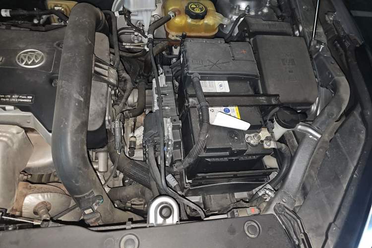 Used Buick Envision 2018 28T Four-Wheel Drive Luxury Model Engine Bay Left