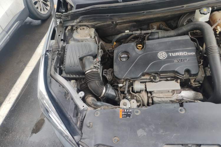 Used Buick Envision 2018 20T Two-Wheel-Drive Elite Model Engine Bay Right