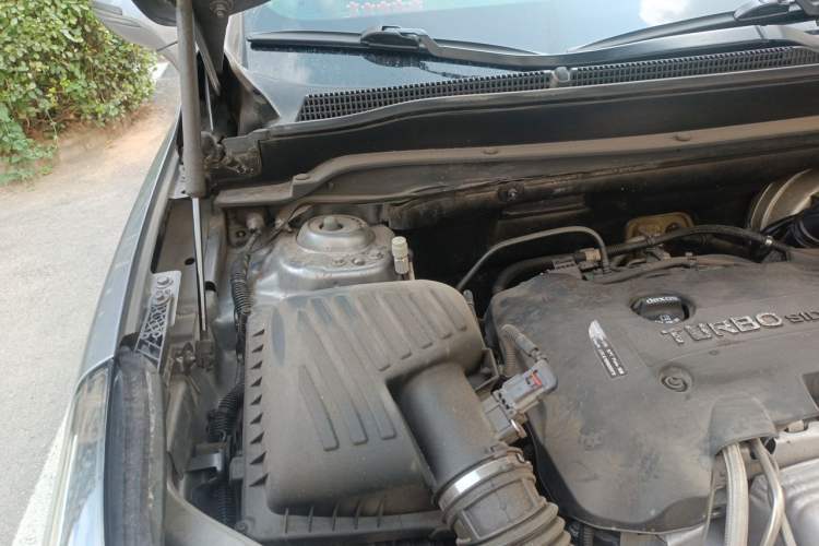 Used Buick Envision 2018 28T Four-Wheel Drive Elite Version Engine Bay Right
