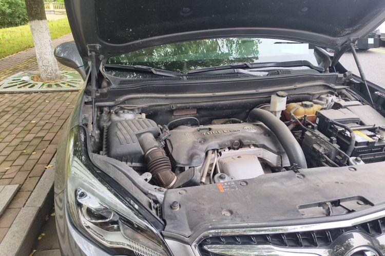 Used Buick Envision 2018 28T Four-Wheel Drive Elite Version Engine Bay Right