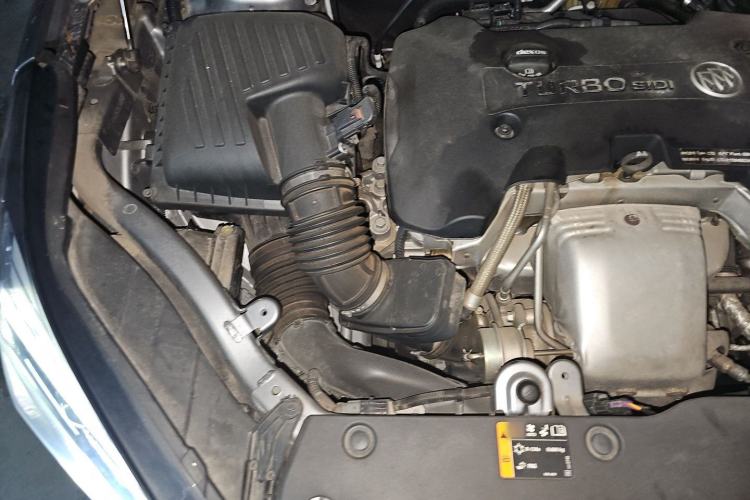 Used Buick Envision 2018 28T Four-Wheel Drive Luxury Model Engine Bay Right