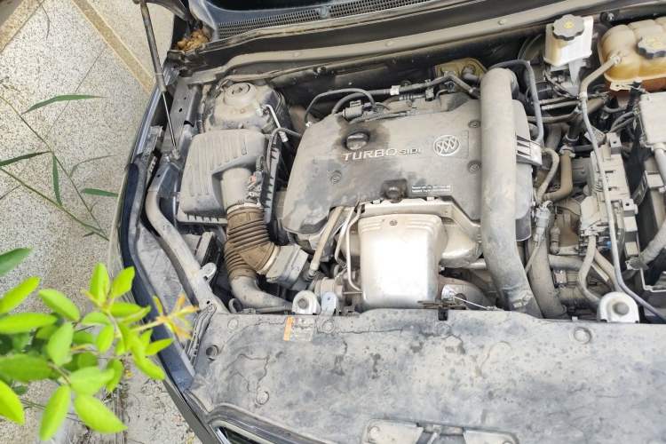 Used Buick Envision 2018 28T Four-Wheel Drive Luxury Model Engine Bay Right