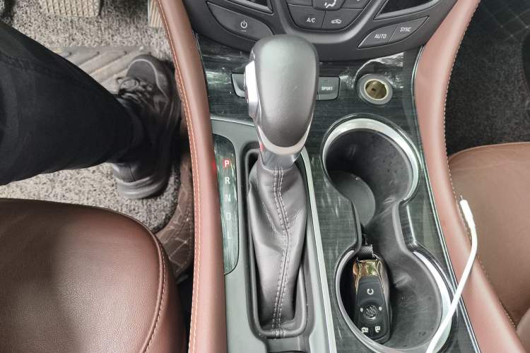 Used Buick Envision 2018 28T Four-Wheel Drive Elite Version Gear Lever