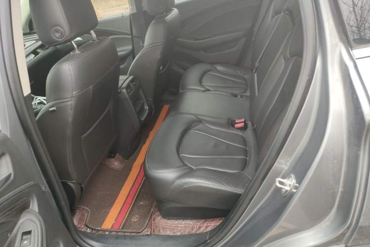 Used Buick Envision 2018 20T Two-Wheel-Drive Elite Model Interior 4