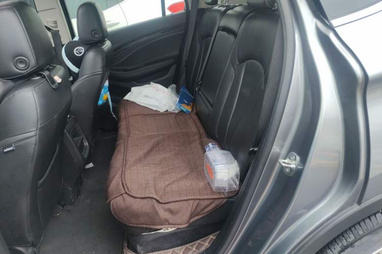 Used Buick Envision 2018 20T Two-Wheel-Drive Elite Model Left Rear Seat