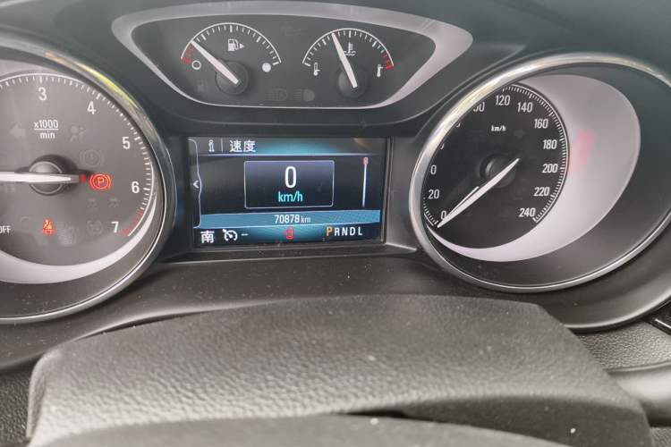 Used Buick Envision 2018 28T Four-Wheel Drive Elite Version Odometer Close Up