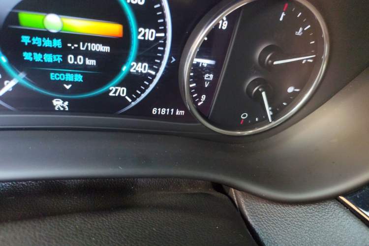 Used Buick Envision 2018 28T Four-Wheel Drive Luxury Model Odometer Close Up