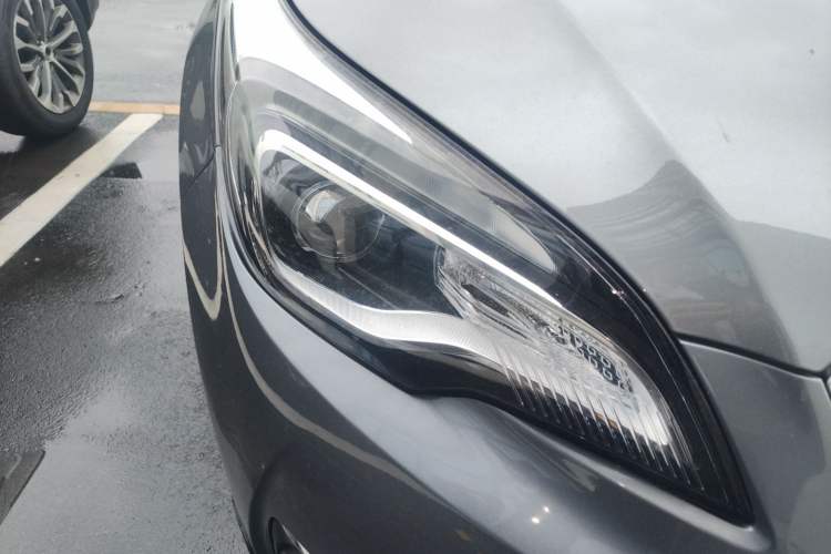 Used Buick Envision 2018 20T Two-Wheel-Drive Elite Model Right Front Headlight