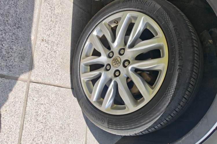 Used Buick Envision 2018 28T Four-Wheel Drive Luxury Model Right Front Wheel Hub
