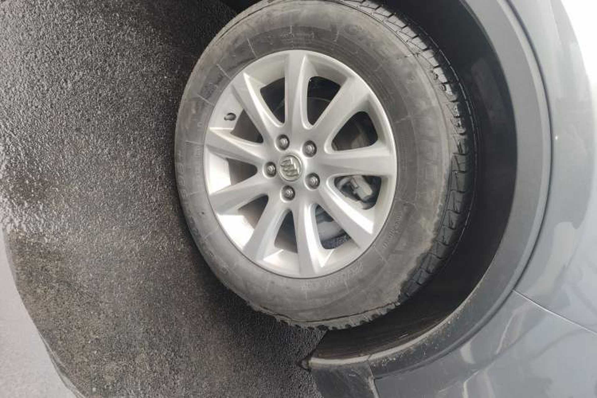 Used Buick Envision 2018 20T Two-Wheel-Drive Elite Model Right Front Wheel Hub