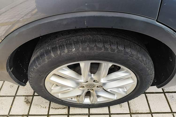 Used Buick Envision 2018 28T Four-Wheel Drive Elite Version Right Rear Wheel Hub
