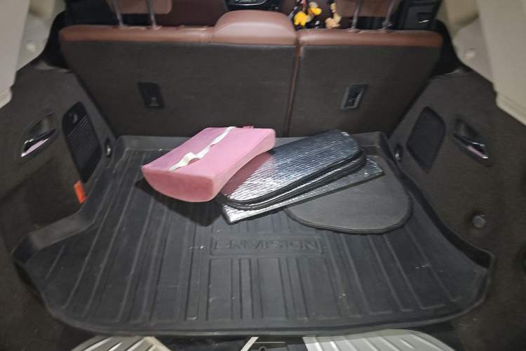 Used Buick Envision 2018 28T Four-Wheel Drive Luxury Model Trunk